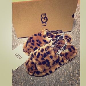 Slippers Leopard .Uggss